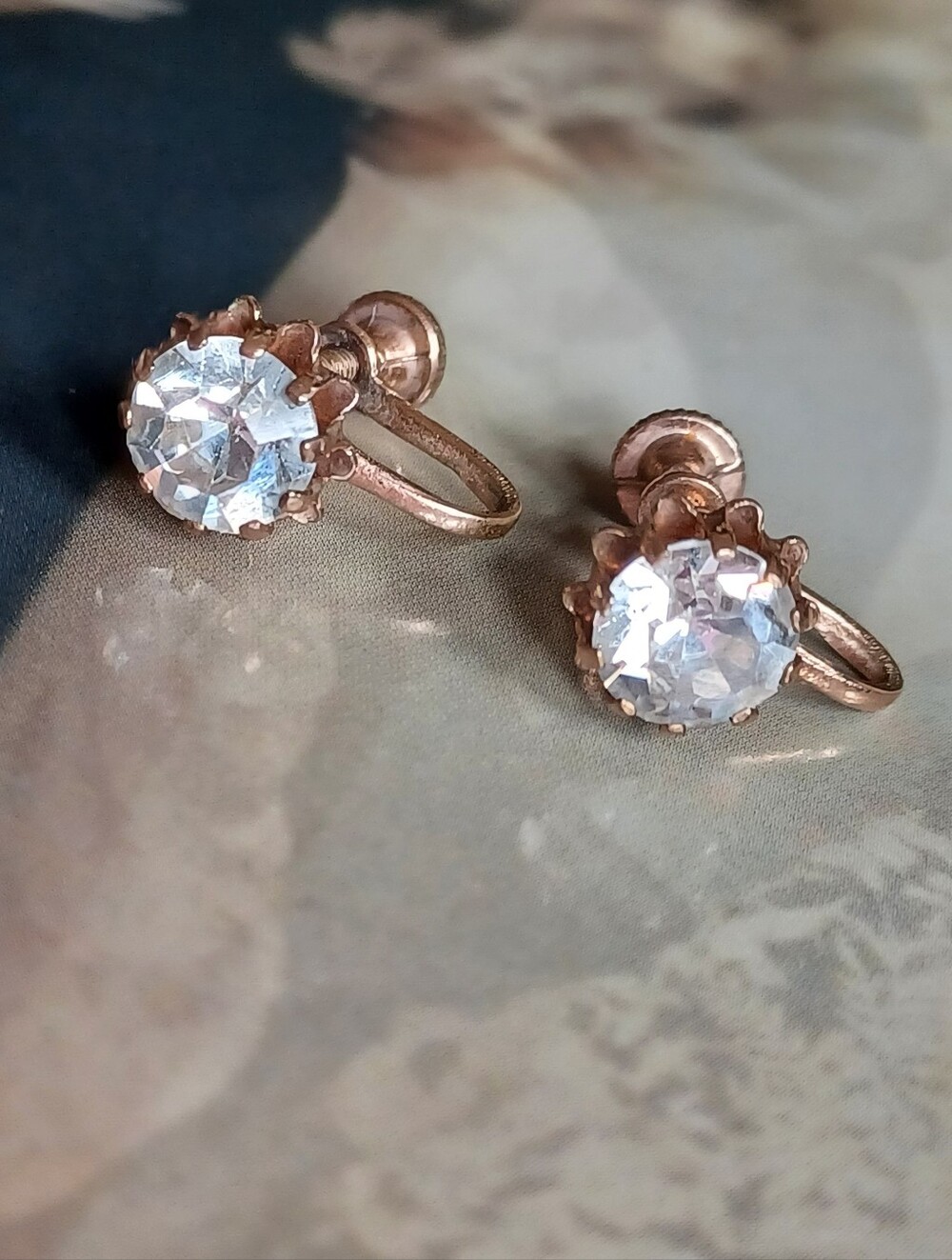 Vintage Edwardian Style Rhinestone Screw-Back Earrings/ Buttercup Setting ✨️